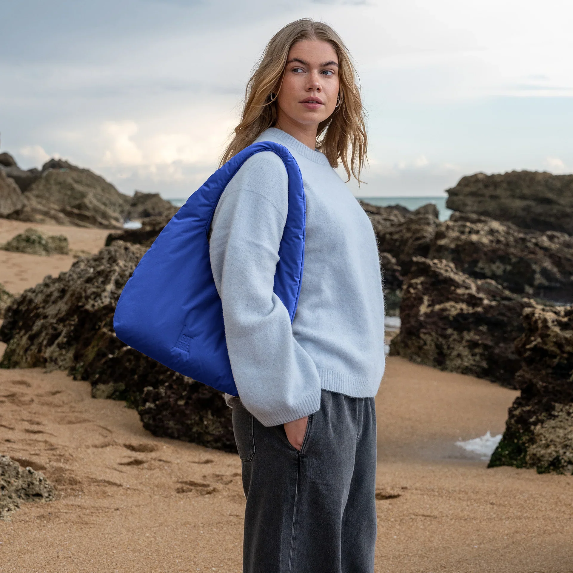 GOT BAG CLOUD SHOULDER BAG MONOCHROME - Image 21