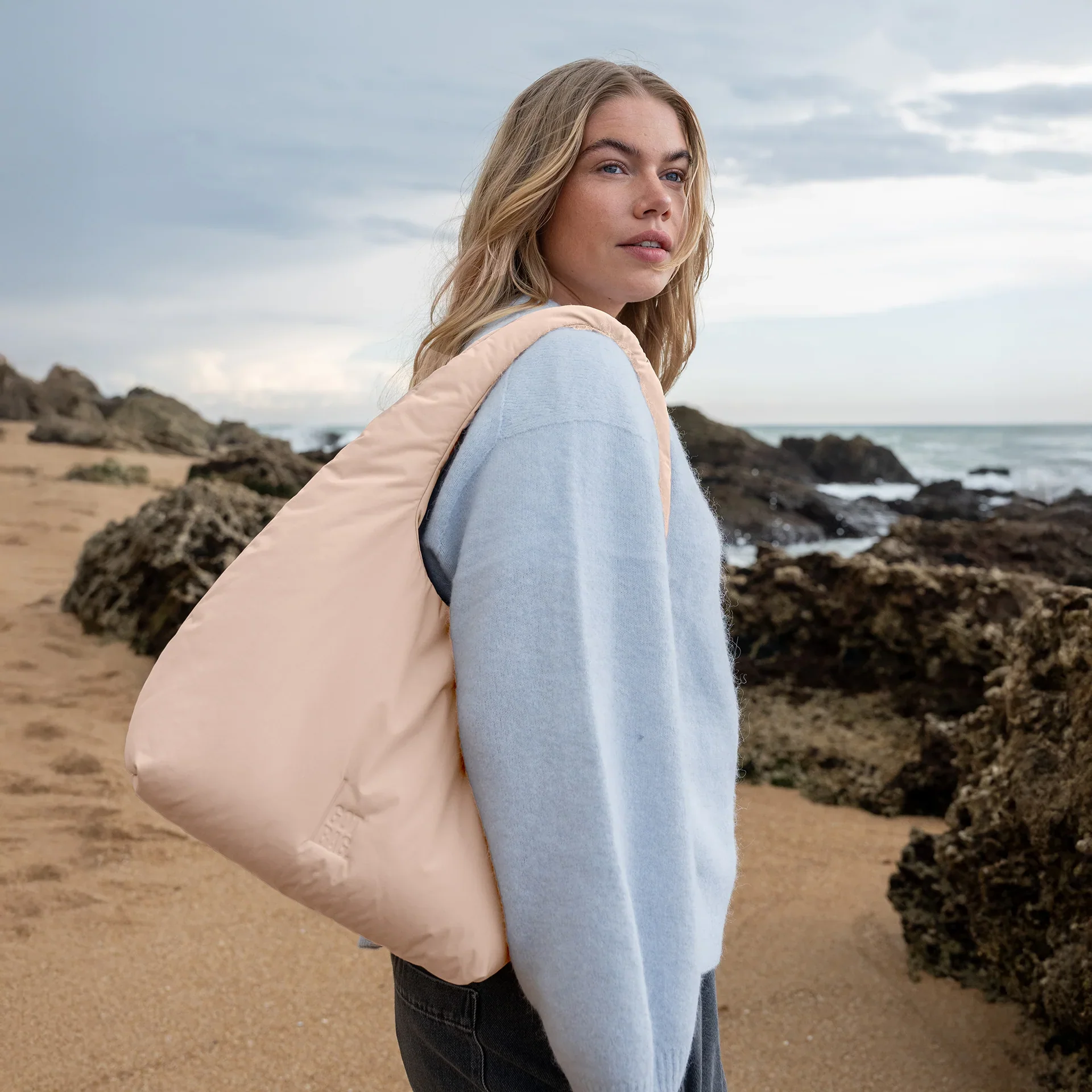 GOT BAG CLOUD SHOULDER BAG MONOCHROME - Image 30