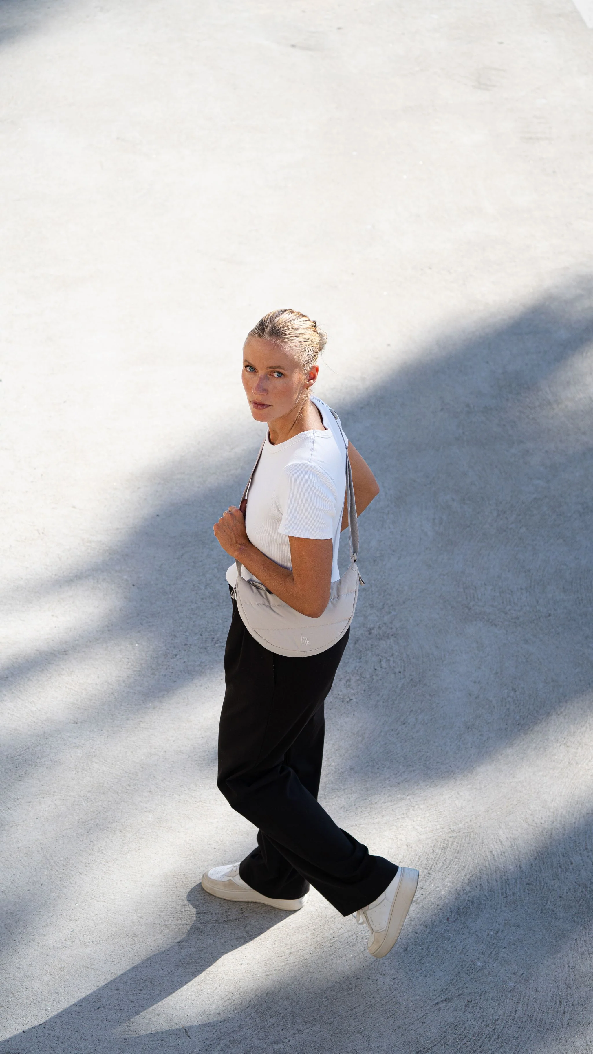 GOT BAG PUFFER MOON BAG SMALL MONOCHROME - Image 14