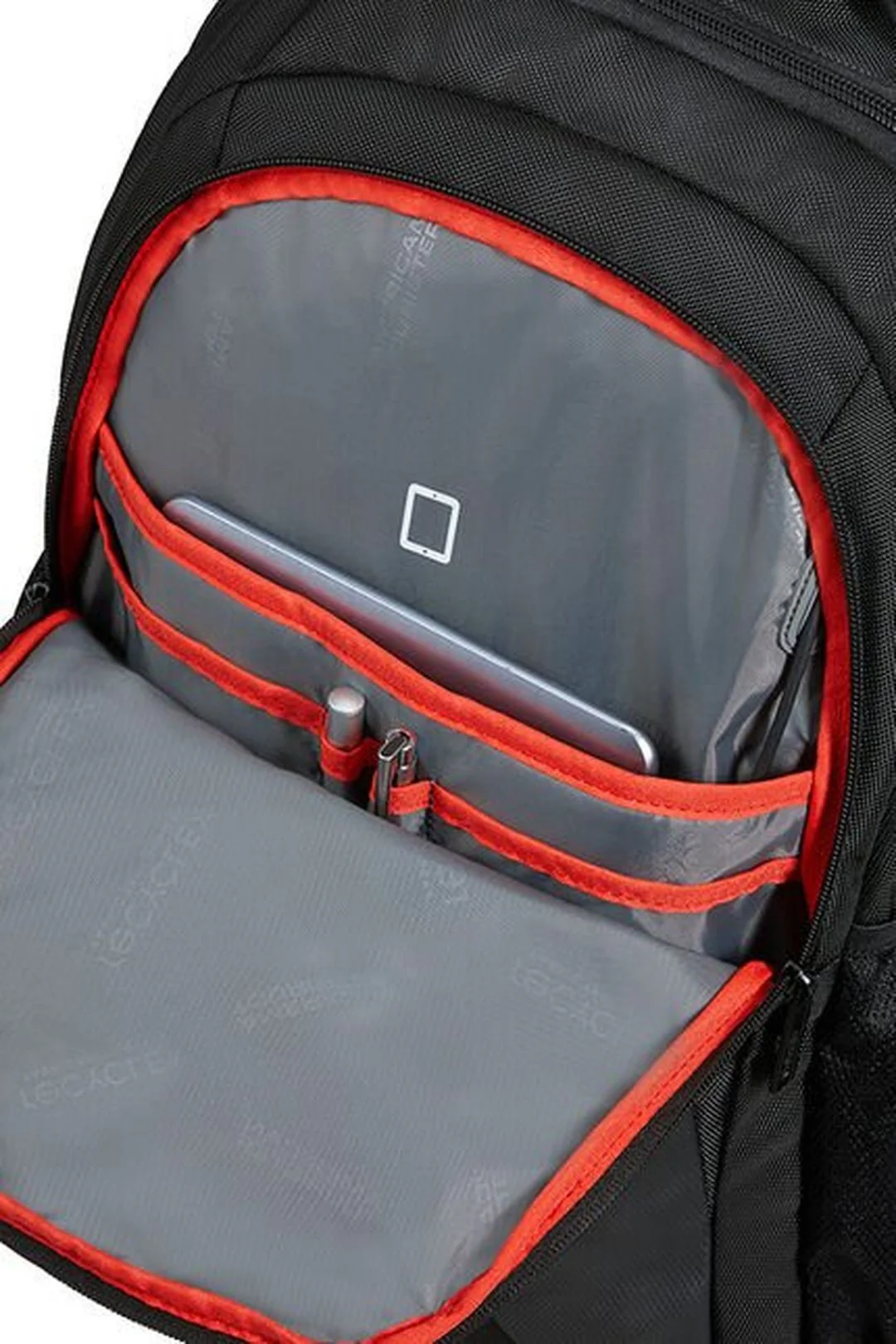 Mochila AT WORK 15.6" Eco USB de American Tourister - Image 3