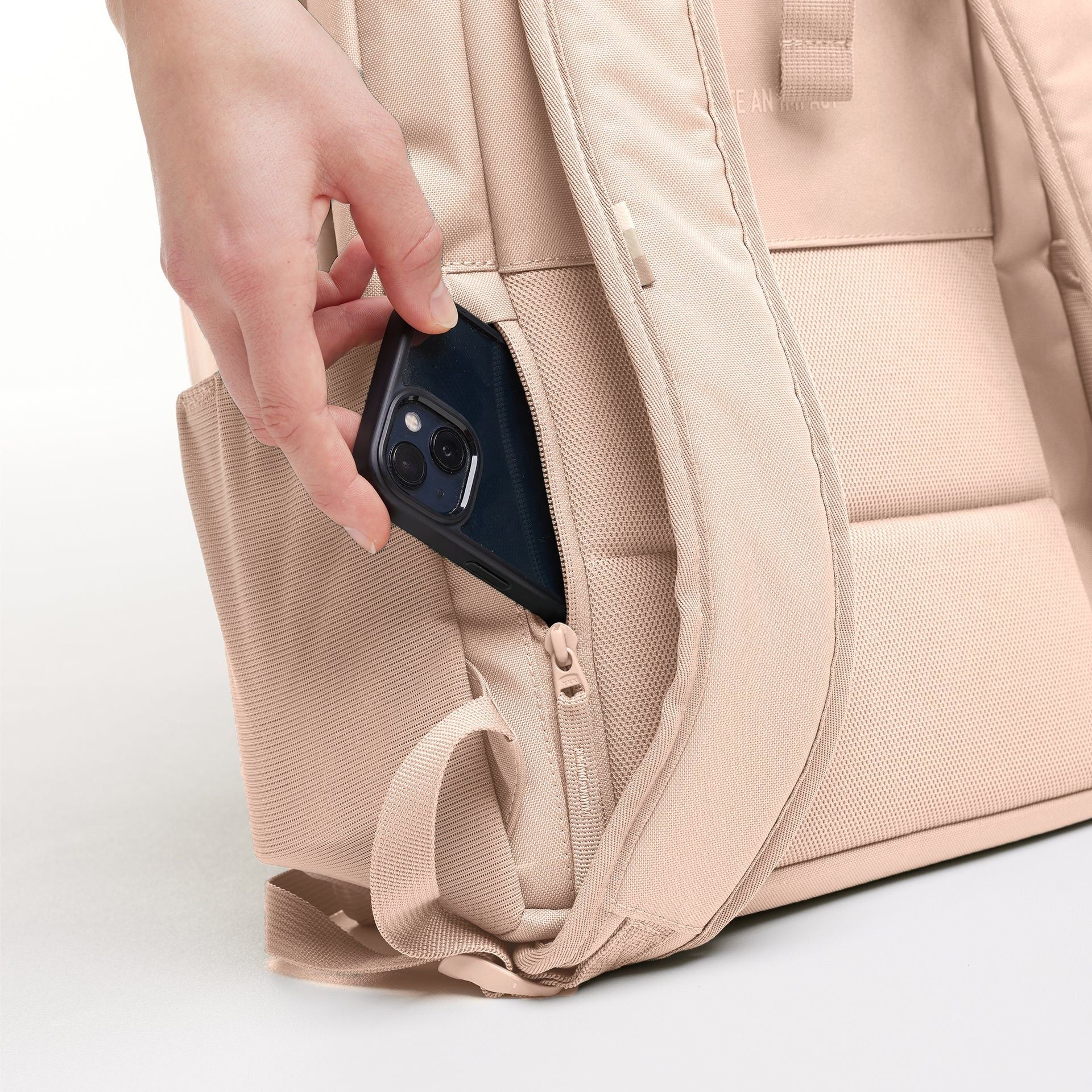 GOT BAG MOCHILA DAYPACK LOOP MONOCHROME - Image 7