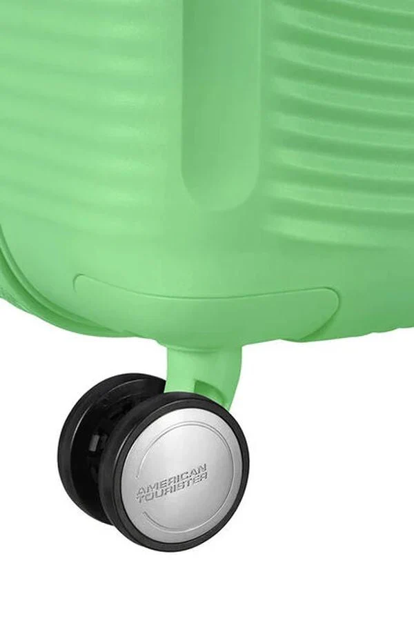 Pack Maleta Cabina SoundBox + Mochila Up Beat de American Tourister verde - Image 10