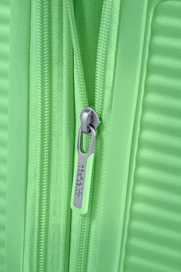 Pack Maleta Cabina SoundBox + Mochila Up Beat de American Tourister verde - Image 11