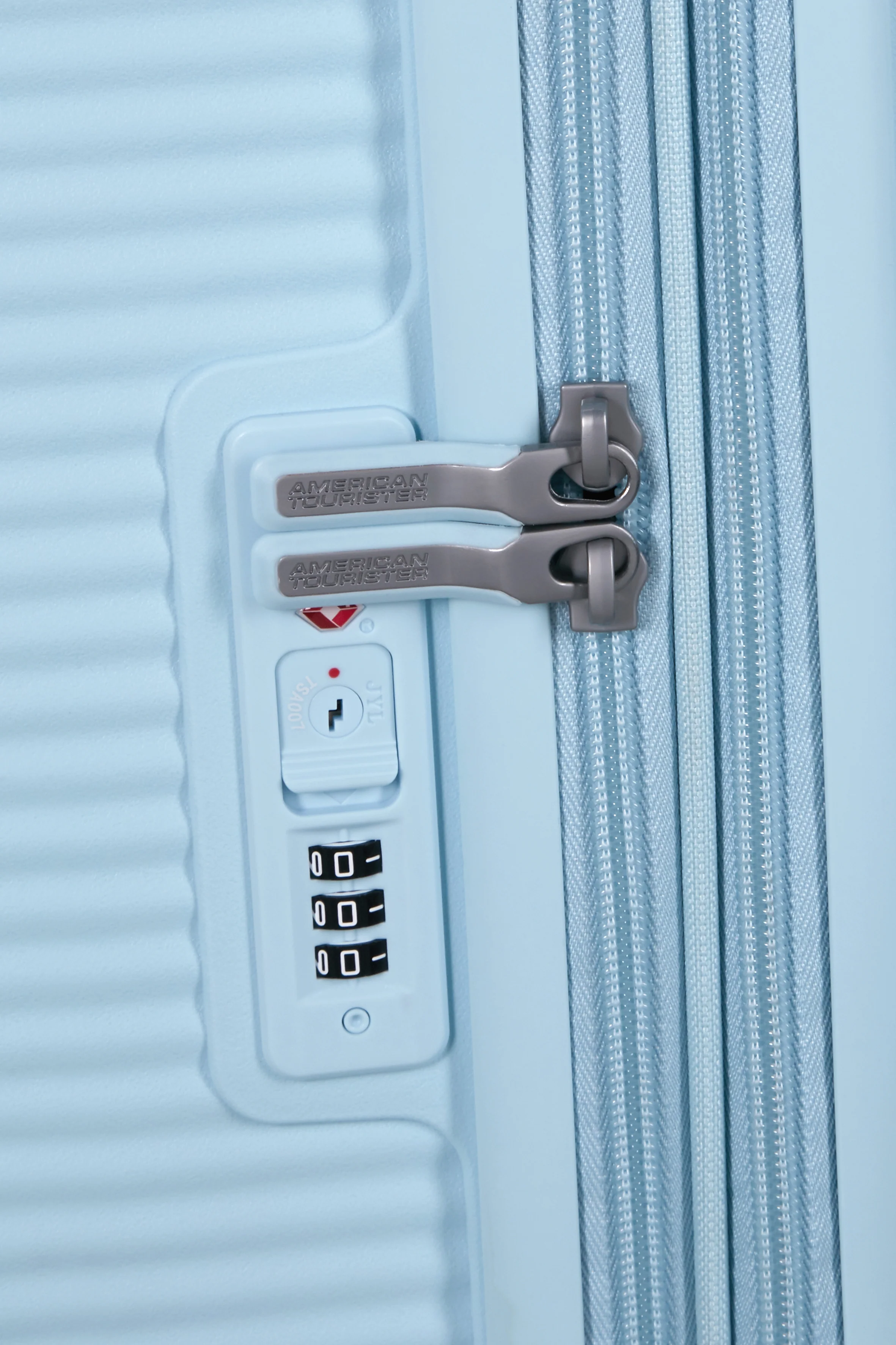 Soundbox  de American Tourister  Spinner Talla Mediana - Image 140