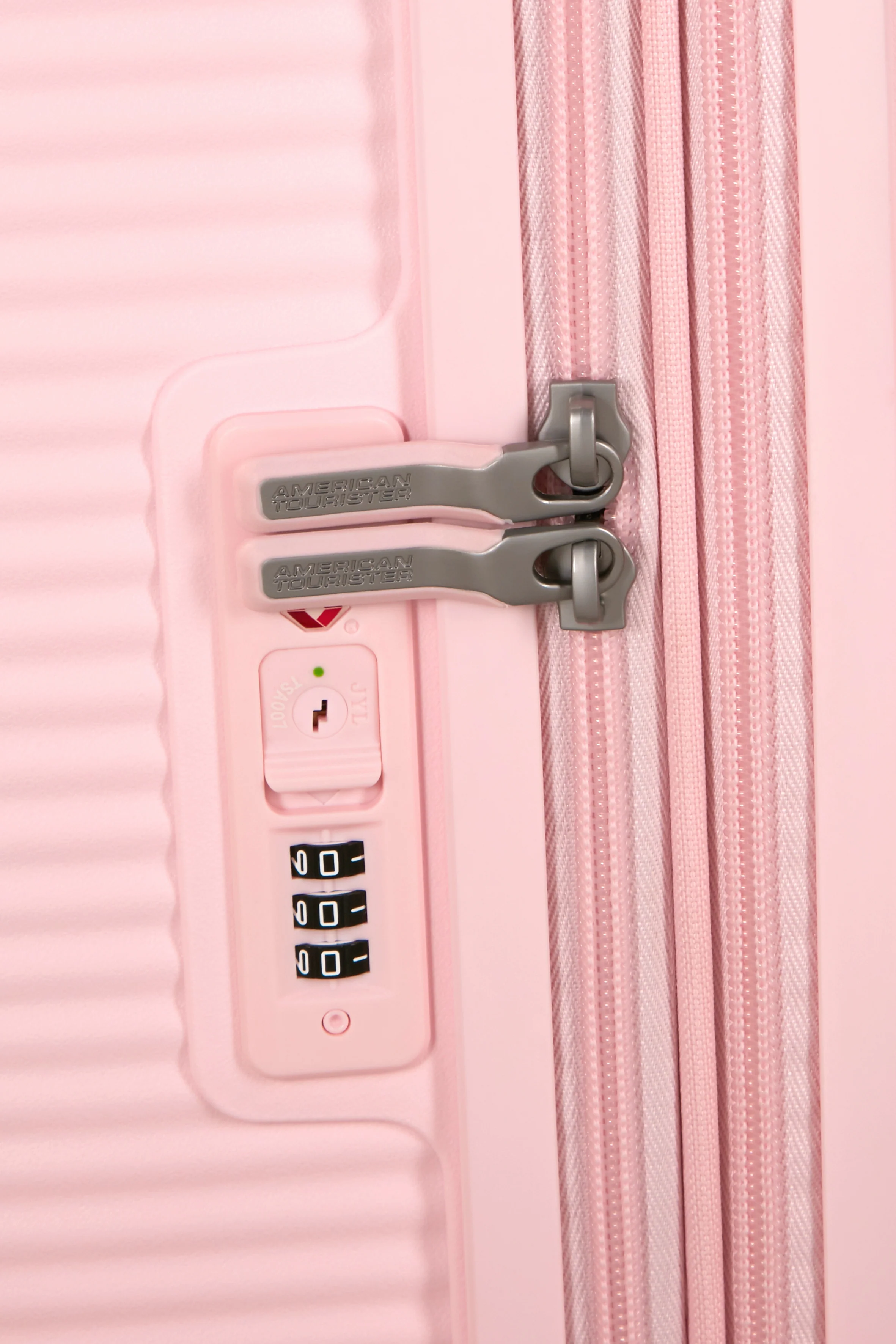 Soundbox  de American Tourister  Spinner Talla Mediana - Image 160