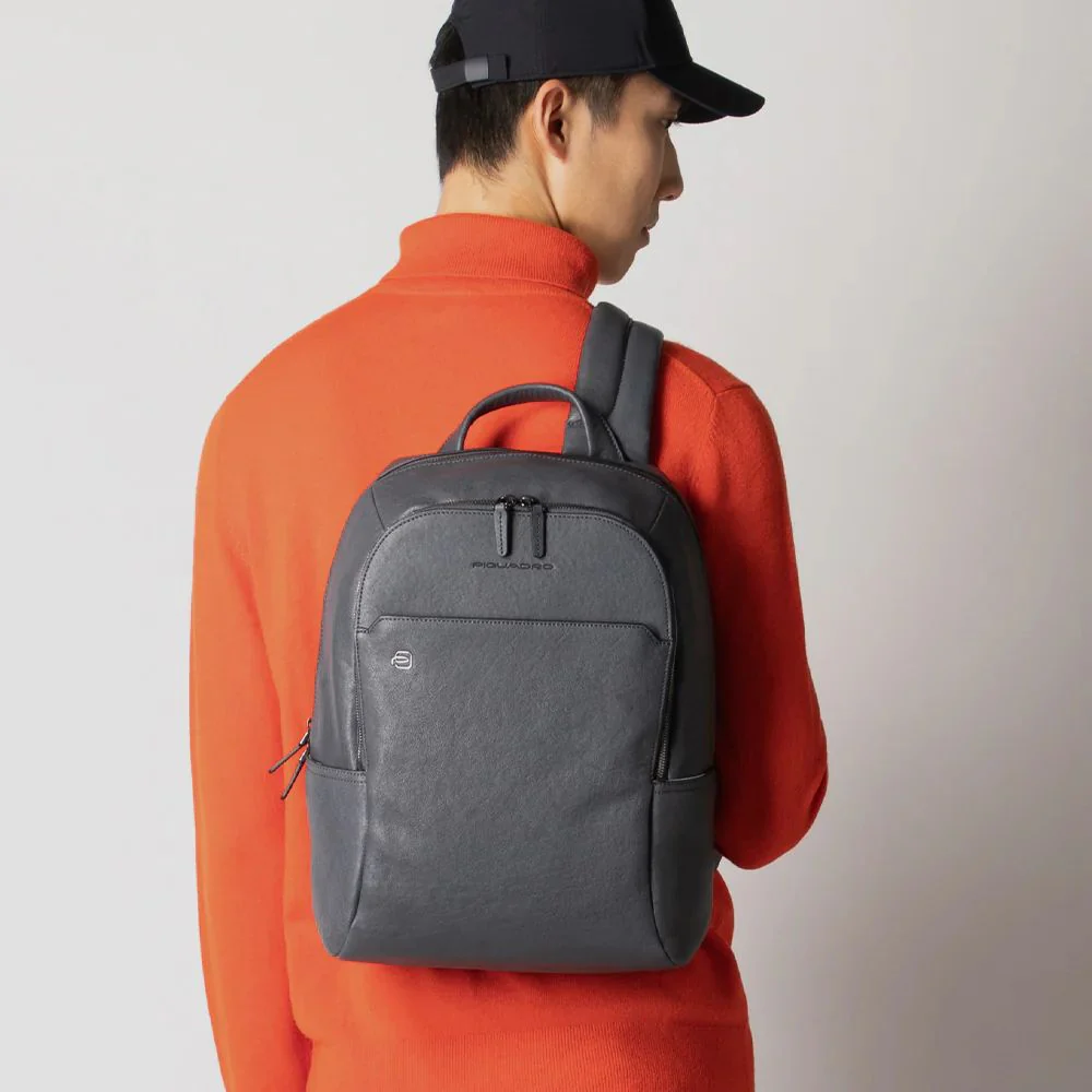 PIQUADRO MOCHILA PEQUEÑA PARA PORTÁTIL E IPAD® BLACK SQUARE - Image 16