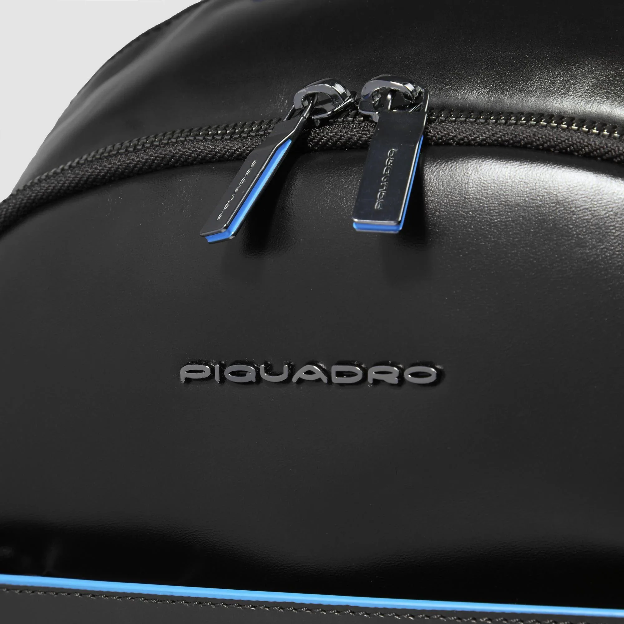 PIQUADRO MOCHILA PEQUEÑA PARA PORTÁTIL E IPAD® BLUE SQUARE - Image 11