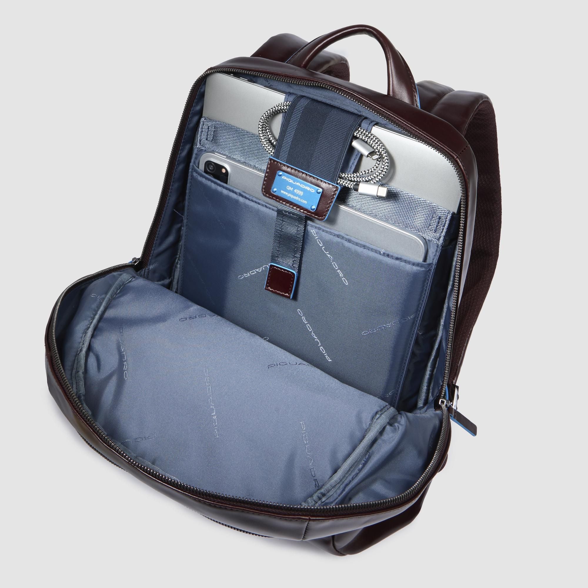 PIQUADRO MOCHILA PEQUEÑA PARA PORTÁTIL E IPAD® BLUE SQUARE - Image 16