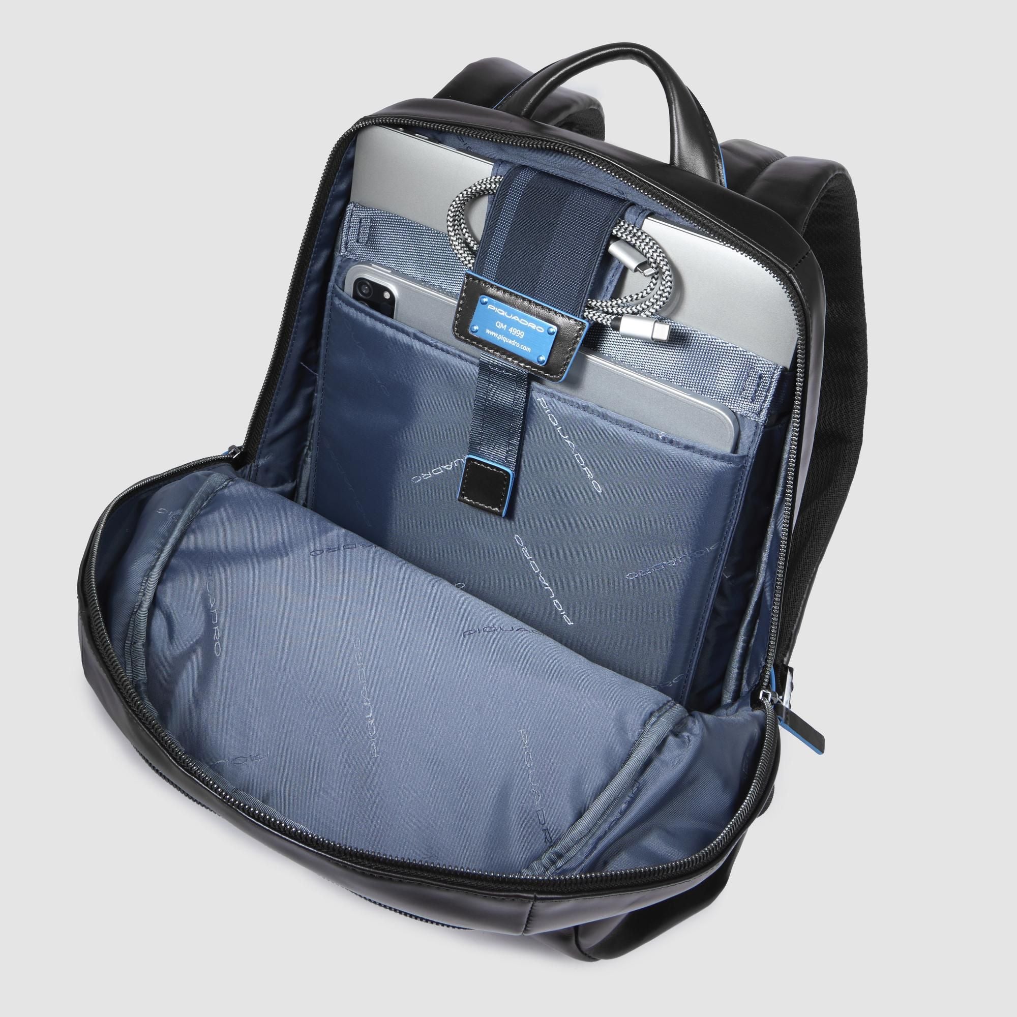 PIQUADRO MOCHILA PEQUEÑA PARA PORTÁTIL E IPAD® BLUE SQUARE - Image 9