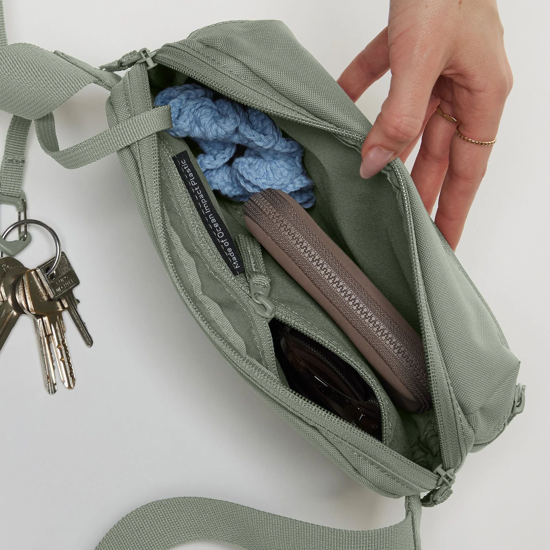 GOT BAG SLING BAG - Image 17