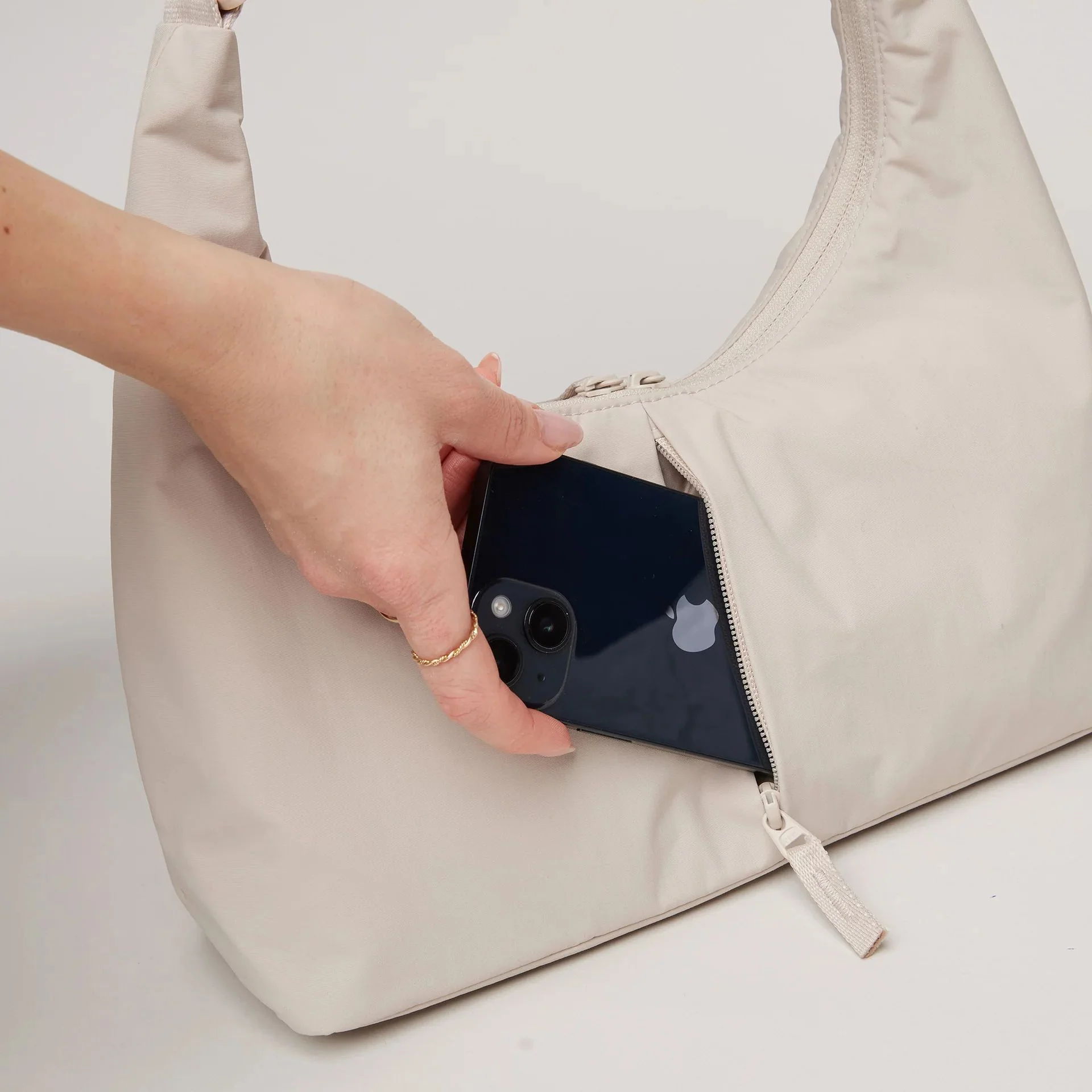 GOT BAG T-SHAPE BAG MINI MONOCHROME - Image 15
