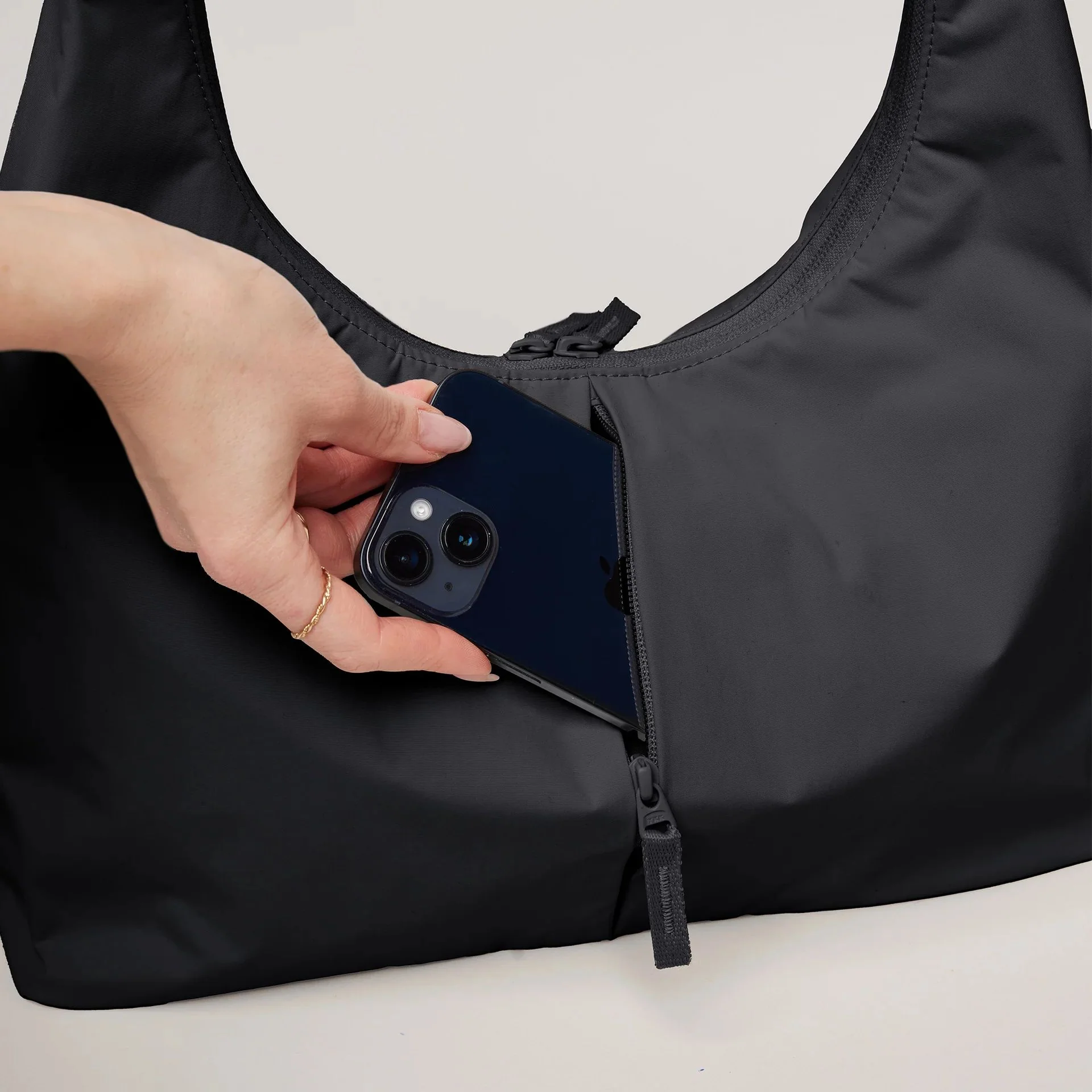 GOT BAG T-SHAPE BAG MONOCHROME - Image 6
