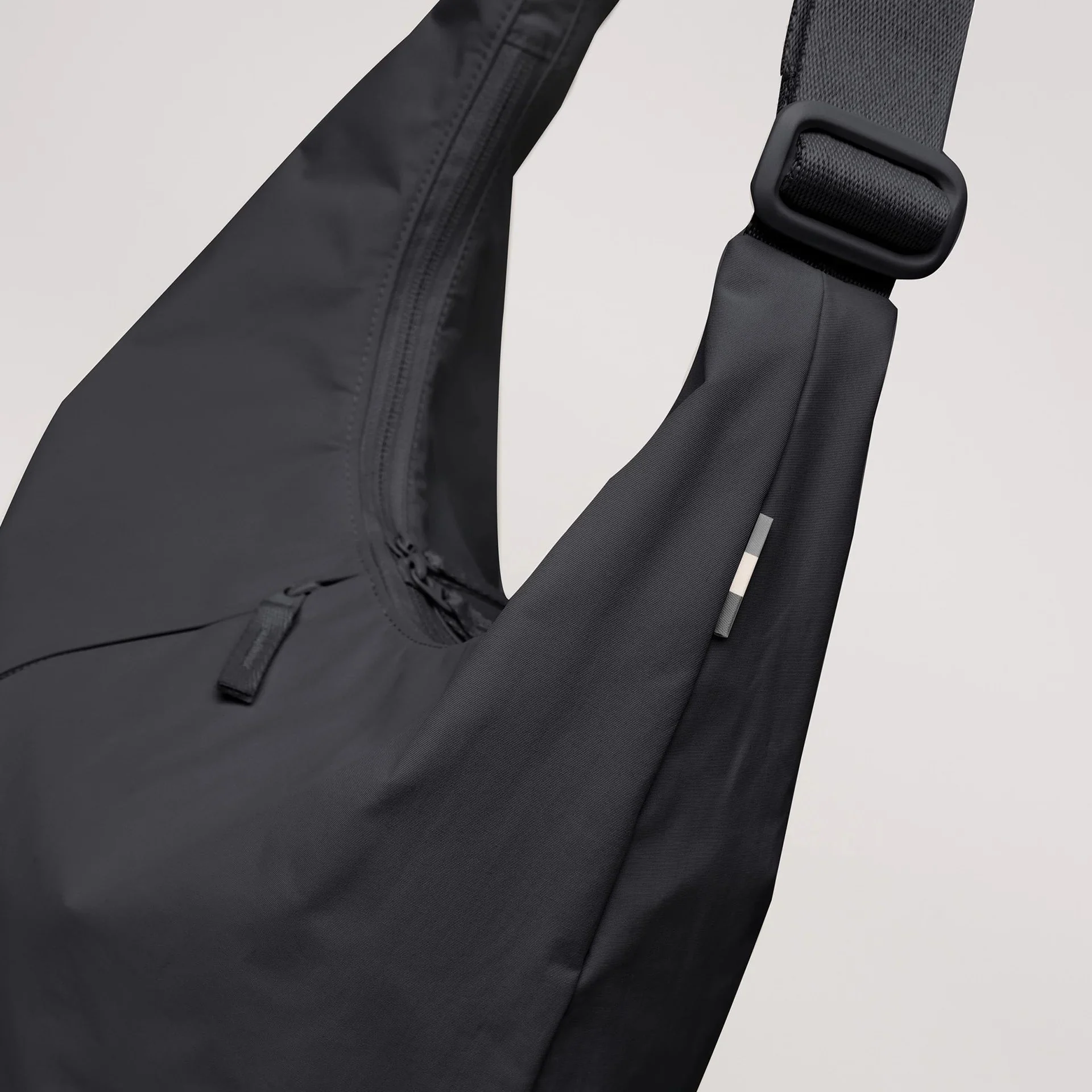 GOT BAG T-SHAPE BAG MONOCHROME - Image 7